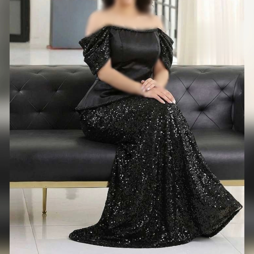 ماکسی مجلسی دکلته ساتن و پولک سایز 36 تا 46 دارای کاپ سینه سنگدوزی کریستال  دارای بند نامرئی